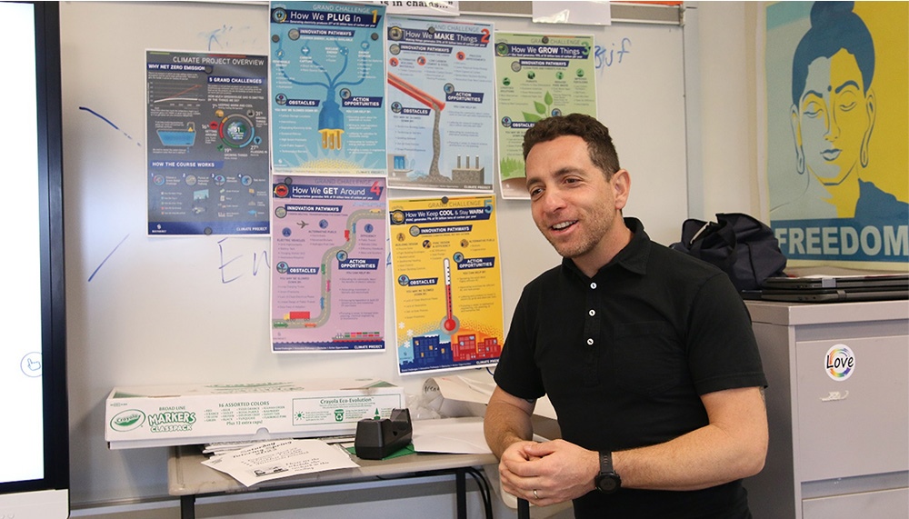 Adam Esrig teaching Climate Project in his New York classroom. Hear Adam speak about encouraging climate optimism in his classroom at Fundamentals: OER Project Conference for Social Studies on March 23. Learn more and register here. Photo courtesy of Adam Esrig, credit Ryan Serrano.