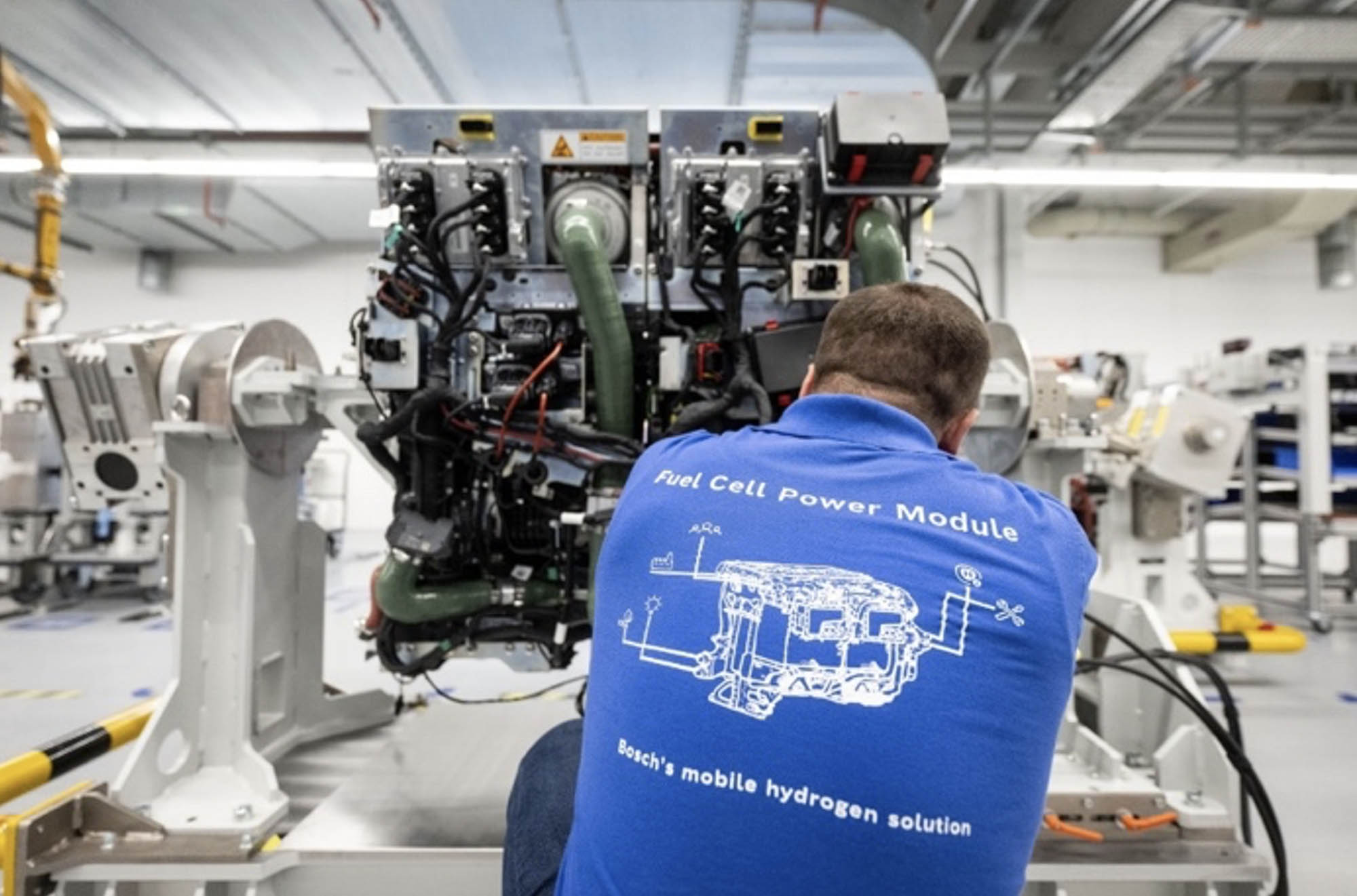 A production employee assembles a fuel cell drive system for generating electricity from hydrogen in vehicles.