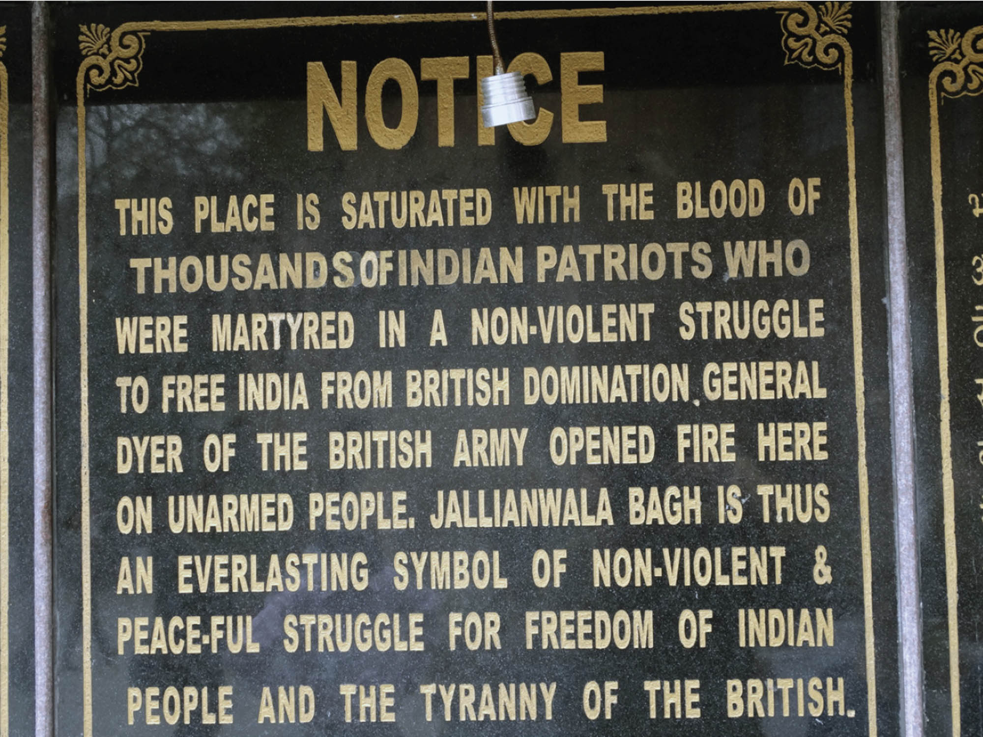 A picture of a plaque memorializing the lives of victims of the Amritsar Massacre.