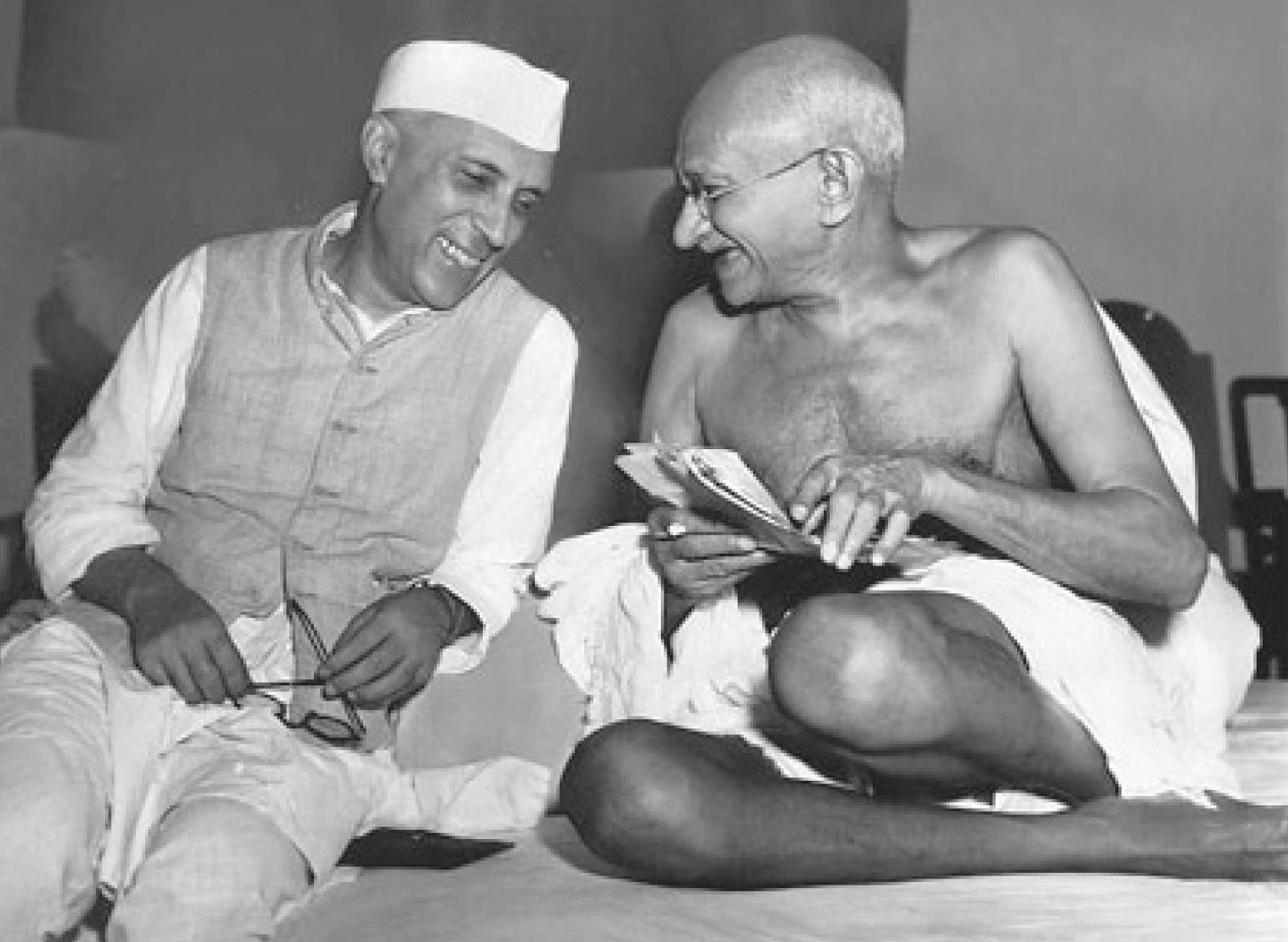 A picture of a plaque memorializing the lives of victims of the Amritsar Massacre.