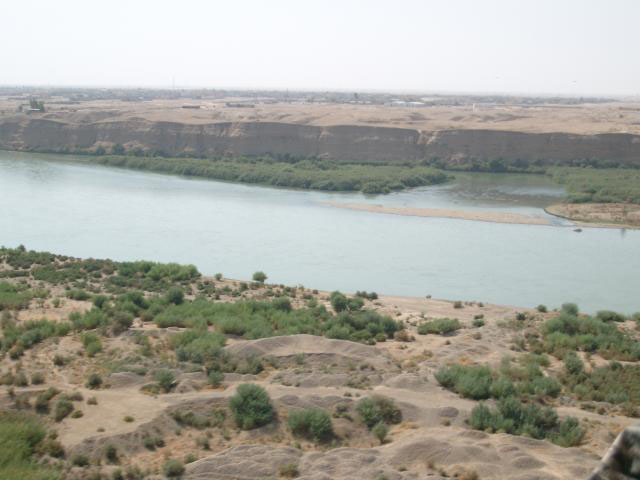 A photo of the Tigris river and surrounding land.