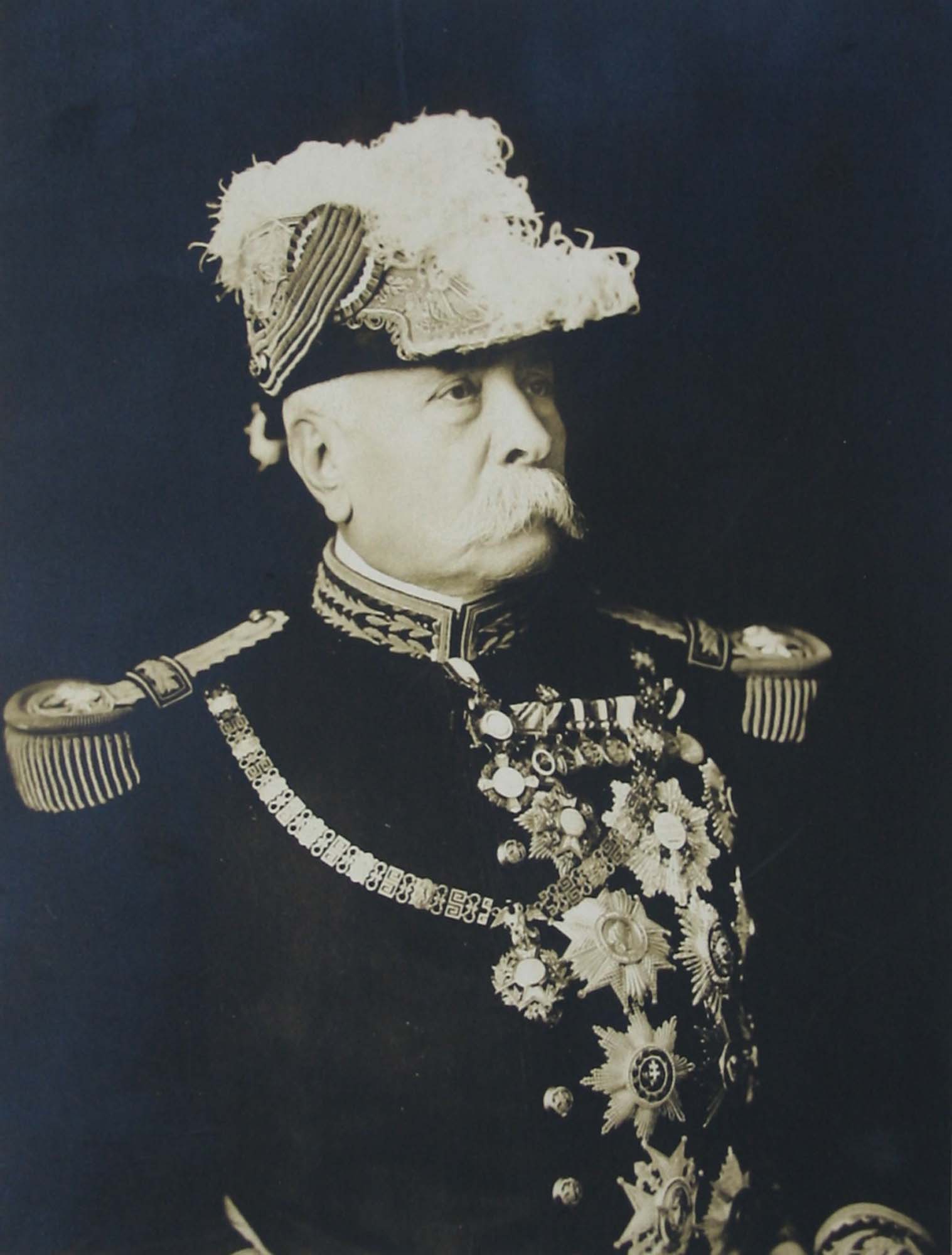 Black and white photograph of an army general in a heavily decorated uniform, including a feathered cap.