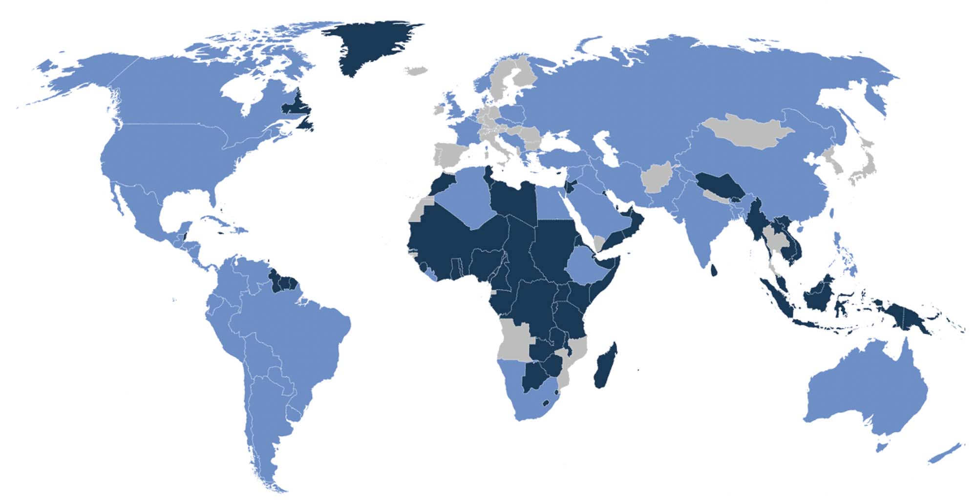 A world map shows the UN founding members and their territories in 1945. Most of the areas on the map are in light blue, showing them to be founding members, and nearly the entire continent of Africa is dark blue, showing them to be territories of the founding areas.