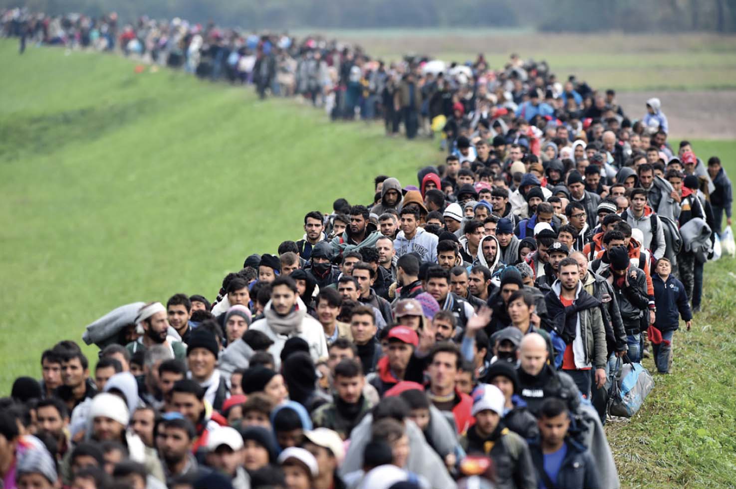 Long line of hundreds of migrants 